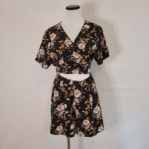 SHEIN Crop Wrap Floral Romper L